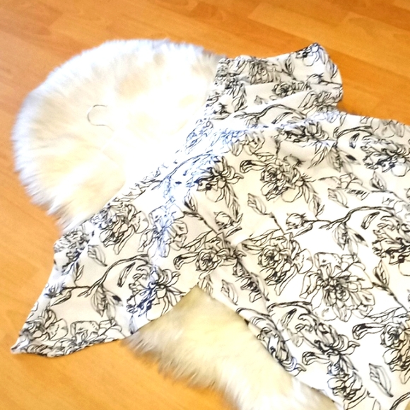 ASHRO Ruffled Floral Blouse - Picture 11 of 15